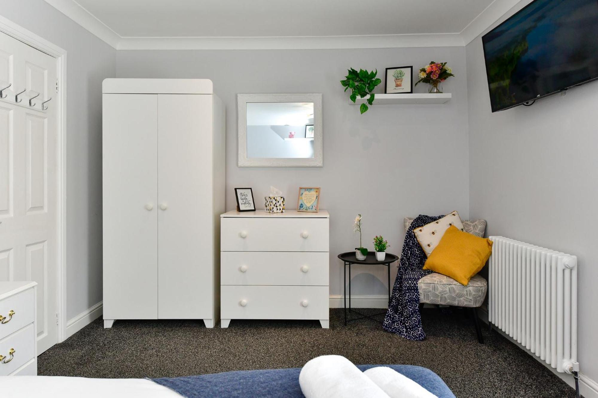 Free Parking - Heart Of The City - Superb Townhouse & Garden - Peaceful Area But Only 5Min Walk To Beach, Shops, Bars, Arena, Marina, Parks Swansea Buitenkant foto