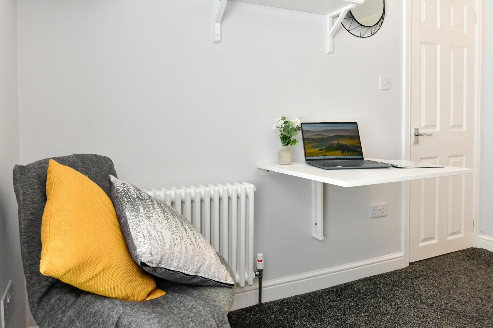 Free Parking - Heart Of The City - Superb Townhouse & Garden - Peaceful Area But Only 5Min Walk To Beach, Shops, Bars, Arena, Marina, Parks Swansea Buitenkant foto
