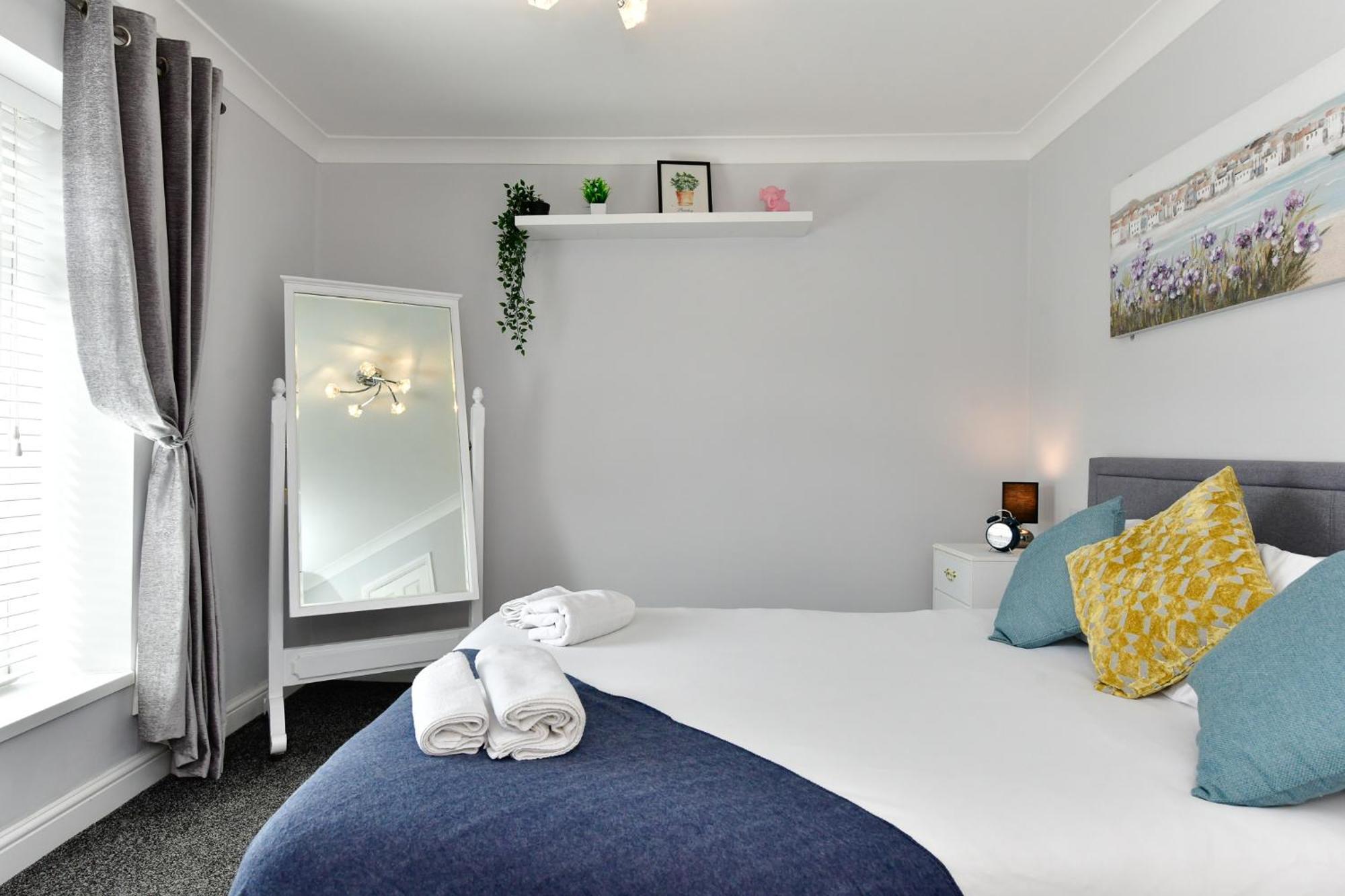 Free Parking - Heart Of The City - Superb Townhouse & Garden - Peaceful Area But Only 5Min Walk To Beach, Shops, Bars, Arena, Marina, Parks Swansea Buitenkant foto