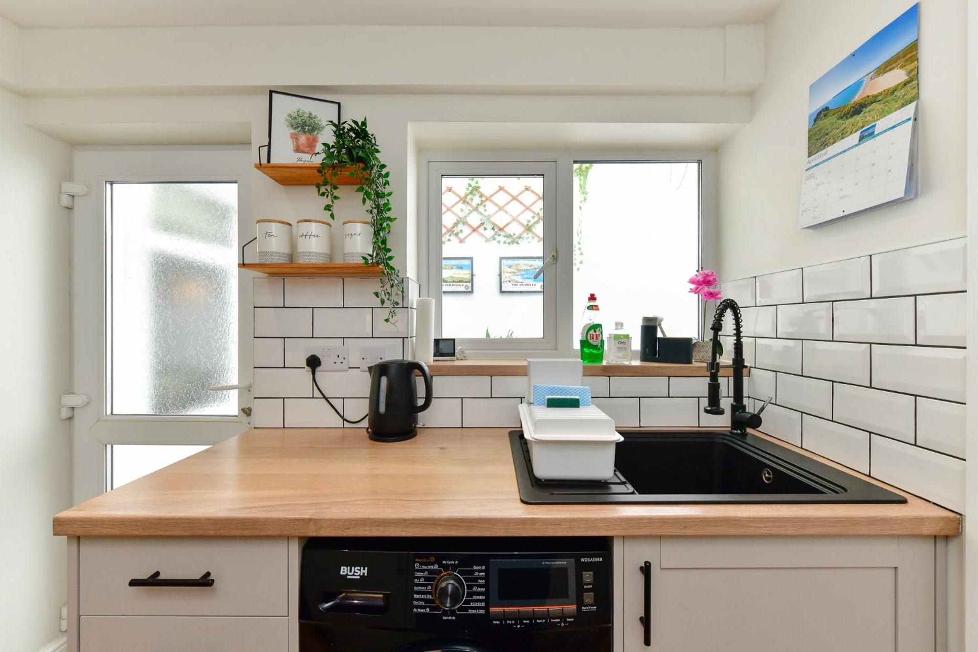 Free Parking - Heart Of The City - Superb Townhouse & Garden - Peaceful Area But Only 5Min Walk To Beach, Shops, Bars, Arena, Marina, Parks Swansea Buitenkant foto