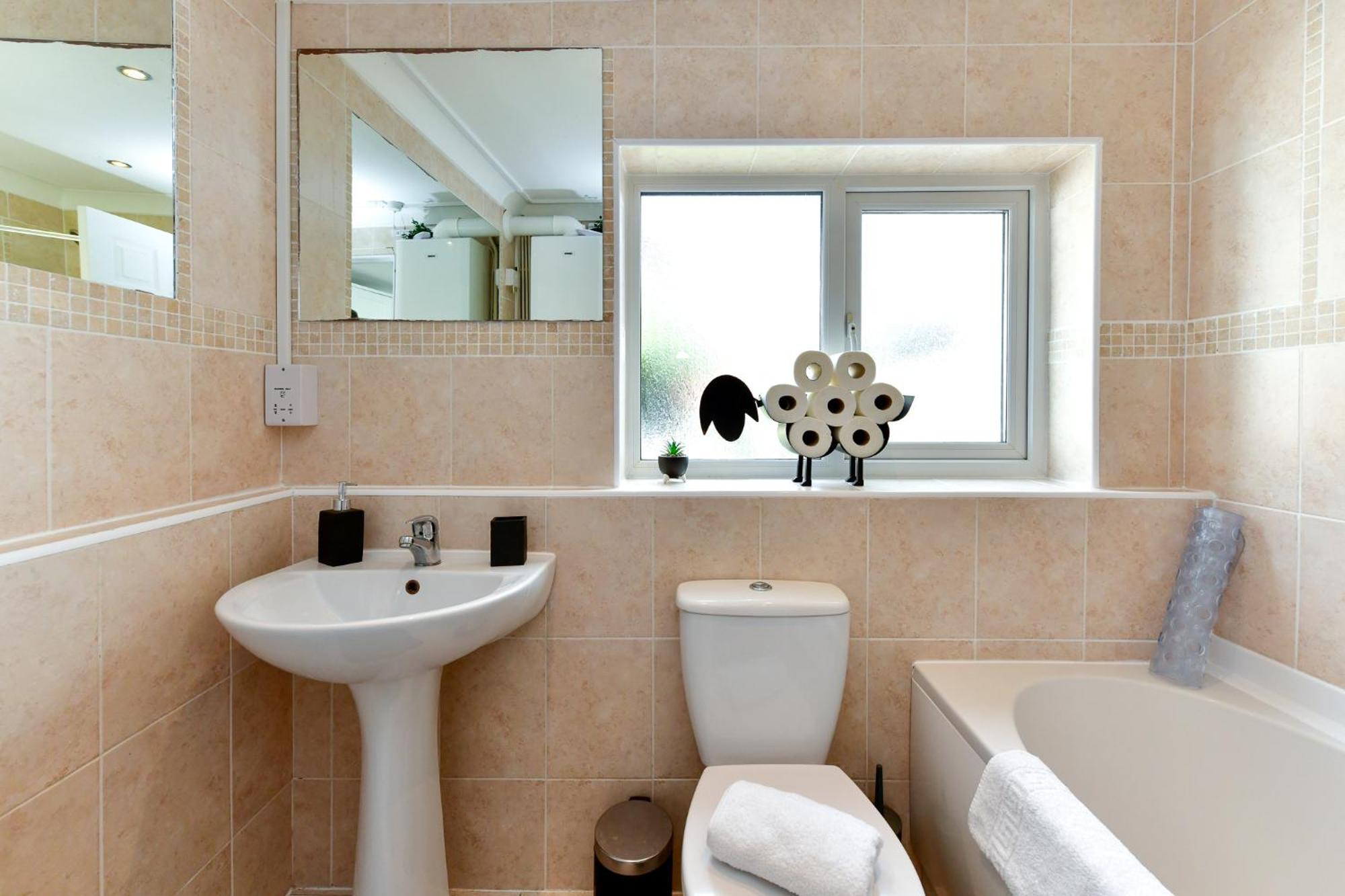 Free Parking - Heart Of The City - Superb Townhouse & Garden - Peaceful Area But Only 5Min Walk To Beach, Shops, Bars, Arena, Marina, Parks Swansea Buitenkant foto