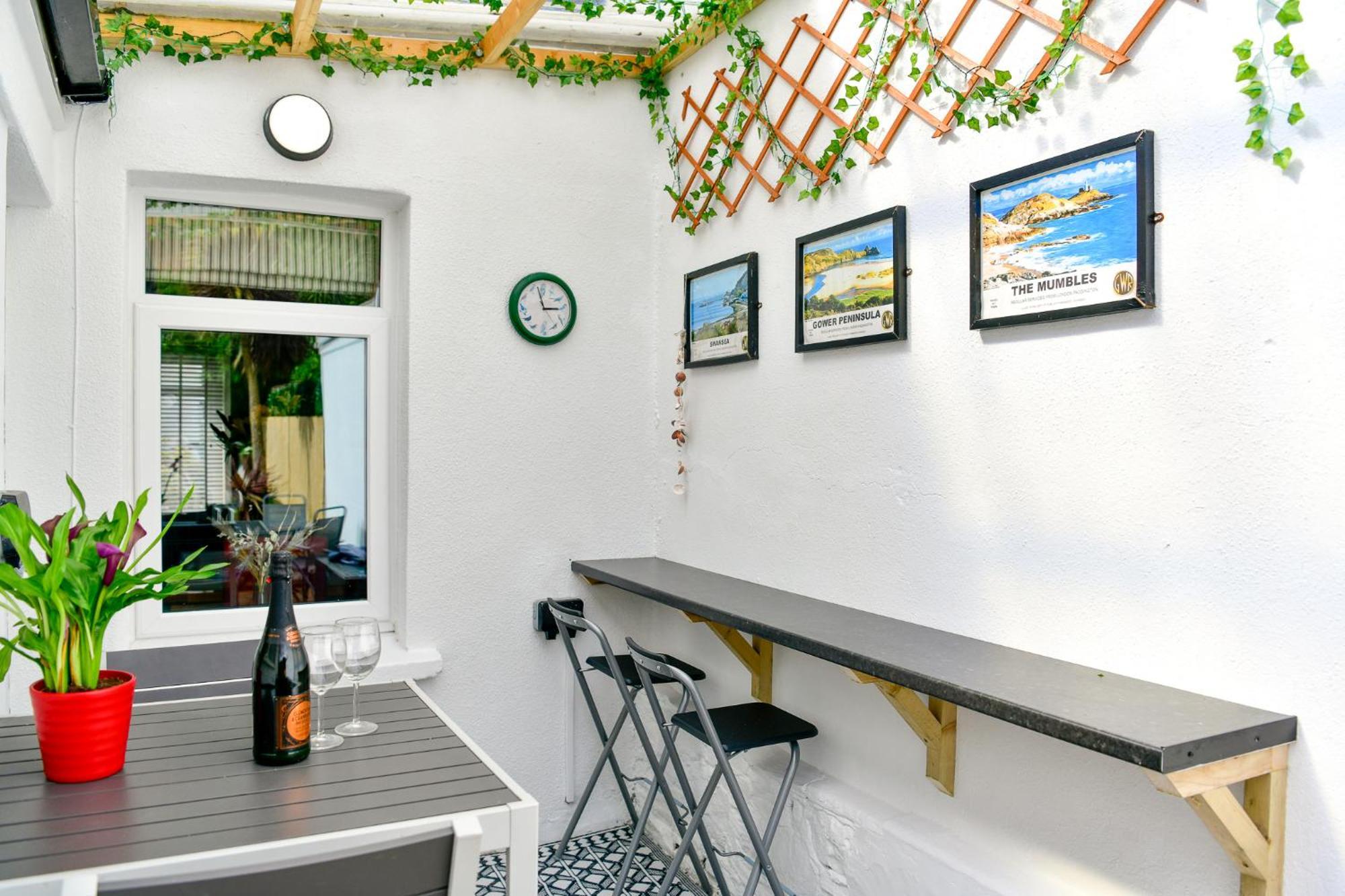 Free Parking - Heart Of The City - Superb Townhouse & Garden - Peaceful Area But Only 5Min Walk To Beach, Shops, Bars, Arena, Marina, Parks Swansea Buitenkant foto