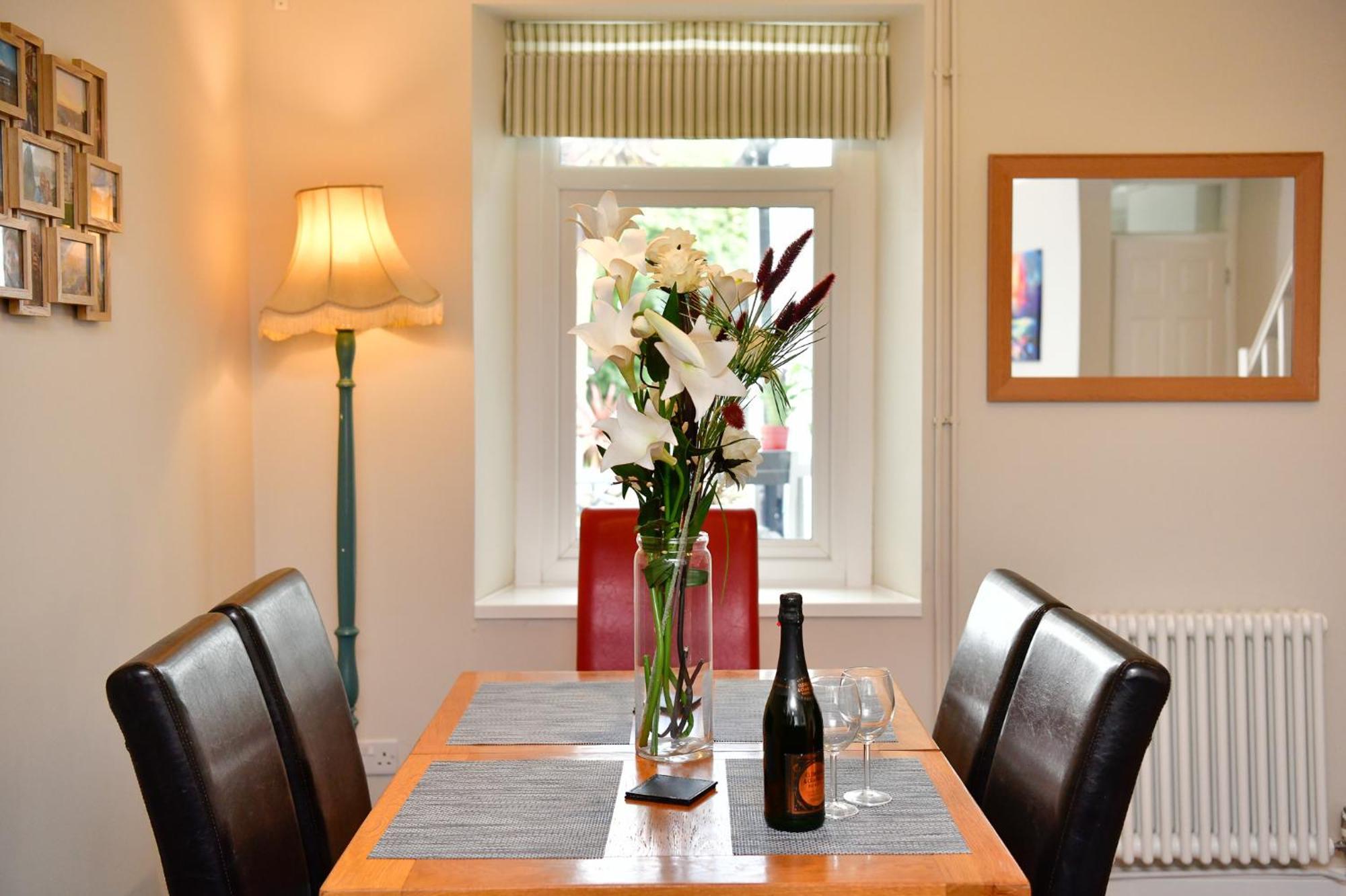 "Ideal Location" Superb Townhouse & Garden -5Min Walk To City, Beach, Marina - Quiet Popular Area Swansea Buitenkant foto