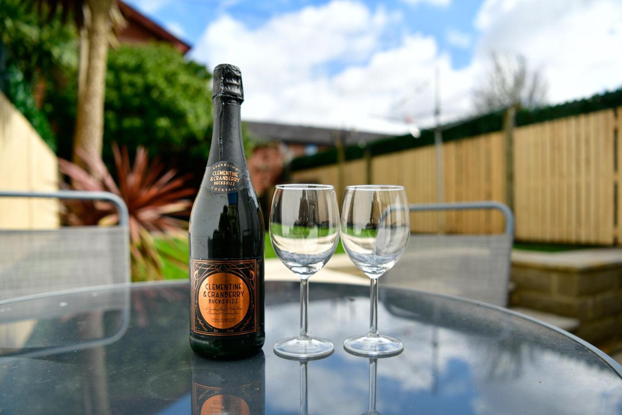 Free Parking - Heart Of The City - Superb Townhouse & Garden - Peaceful Area But Only 5Min Walk To Beach, Shops, Bars, Arena, Marina, Parks Swansea Buitenkant foto