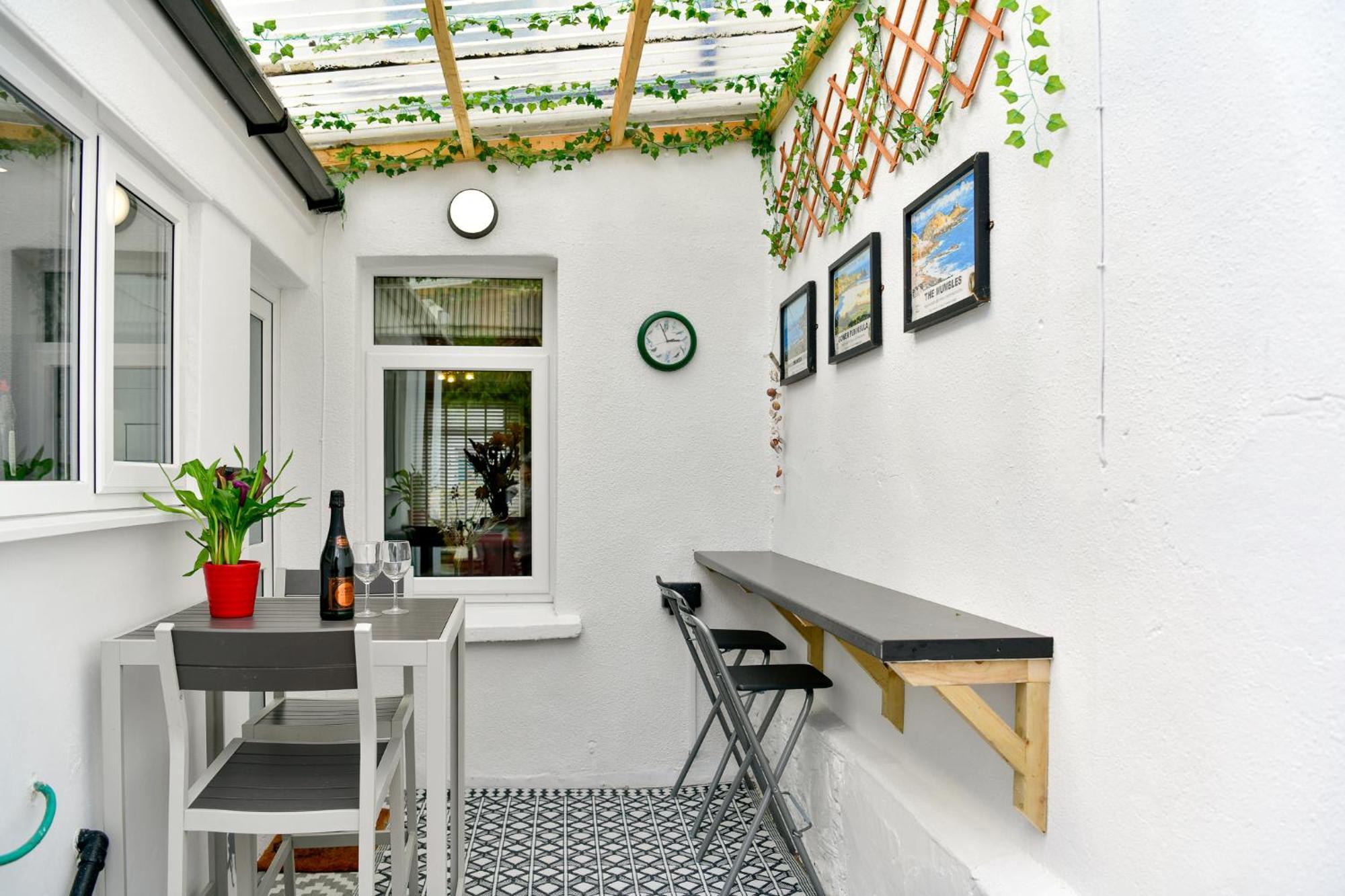 Free Parking - Heart Of The City - Superb Townhouse & Garden - Peaceful Area But Only 5Min Walk To Beach, Shops, Bars, Arena, Marina, Parks Swansea Buitenkant foto