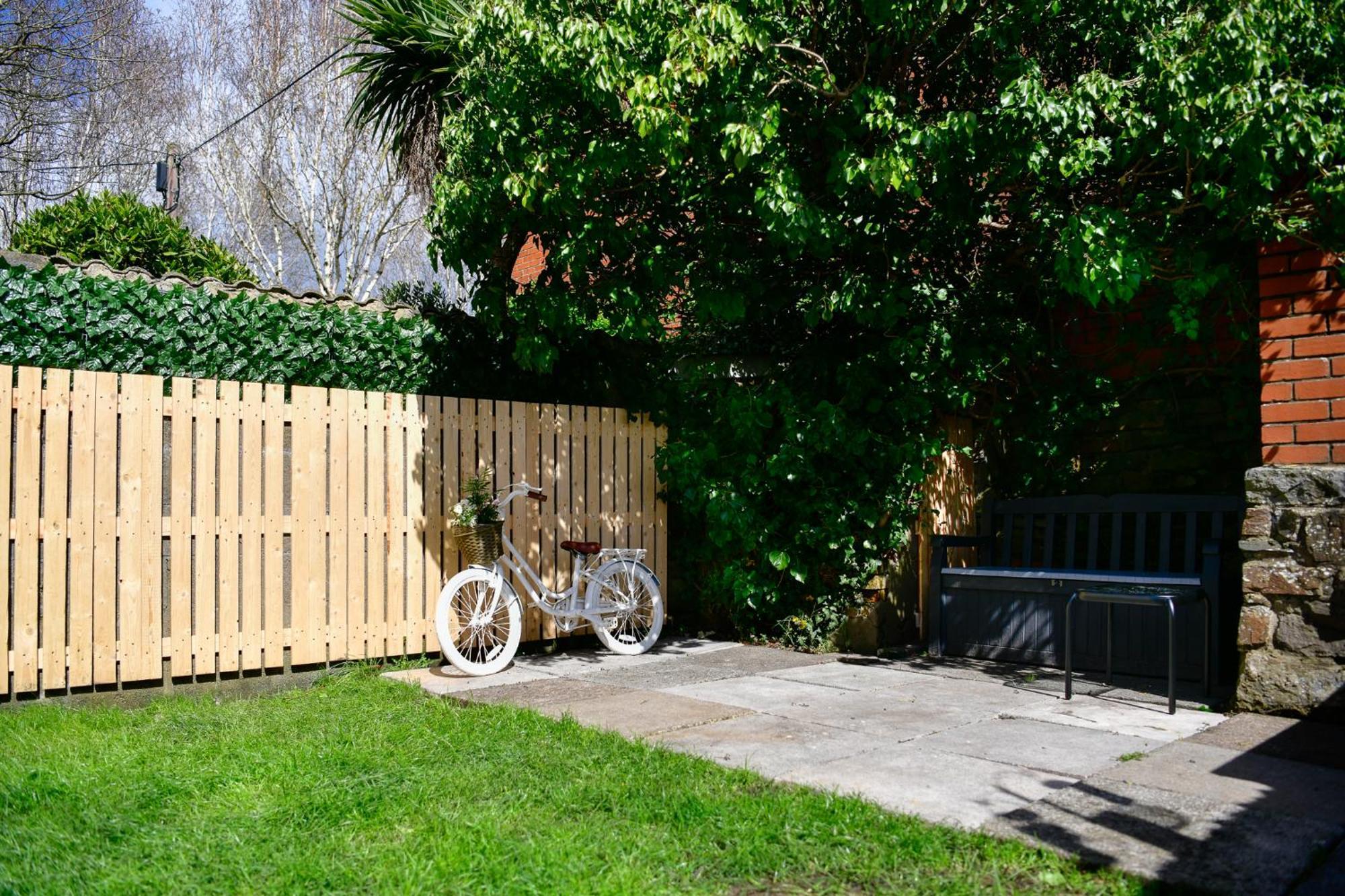 Free Parking - Heart Of The City - Superb Townhouse & Garden - Peaceful Area But Only 5Min Walk To Beach, Shops, Bars, Arena, Marina, Parks Swansea Buitenkant foto